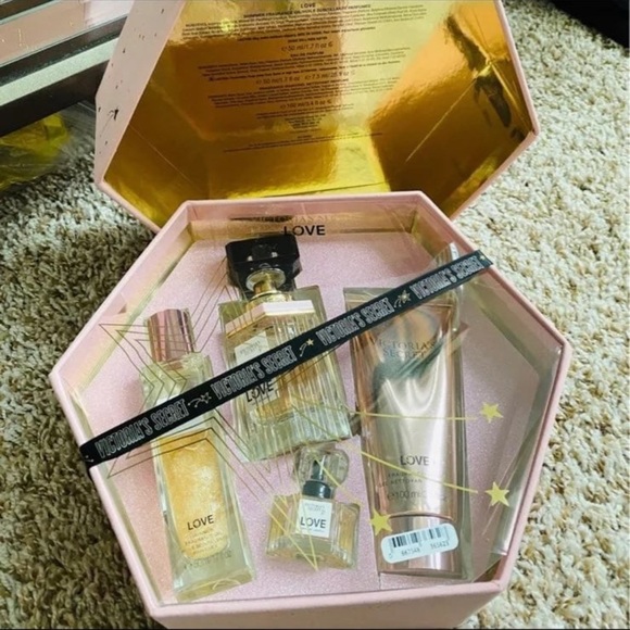 Victoria’s Secret Love Set - Picture 1 of 4